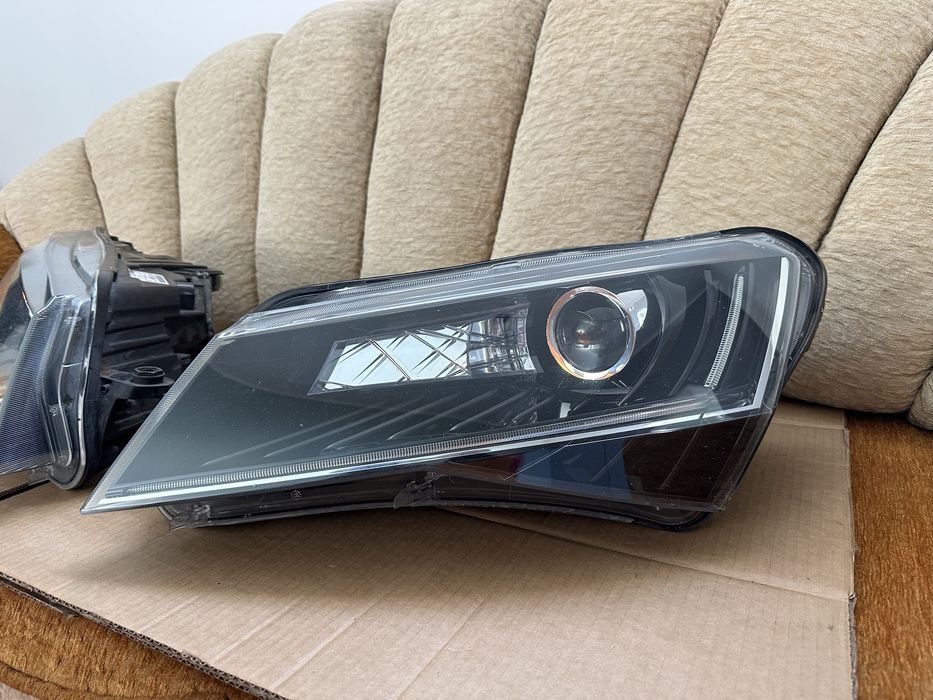 Faruri, Far stanga / Far dreapta Skoda Superb 3V 2015-2020