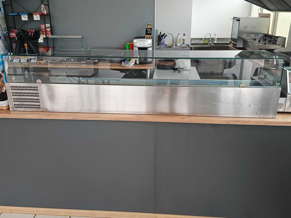 Студена витрина за салати