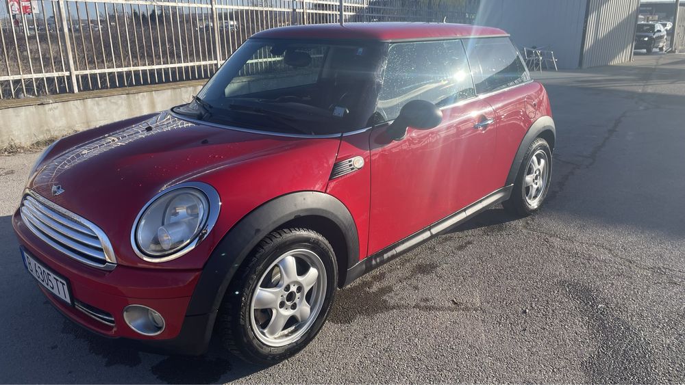 Продавам Mini Cooper One 1.4i