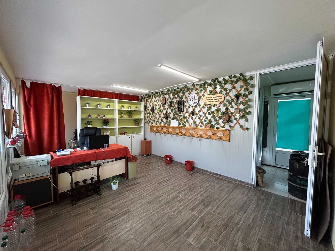 Продава се Магазин в Разград, Център - 30 кв.м за 1020 €/кв.м - Снимка #2