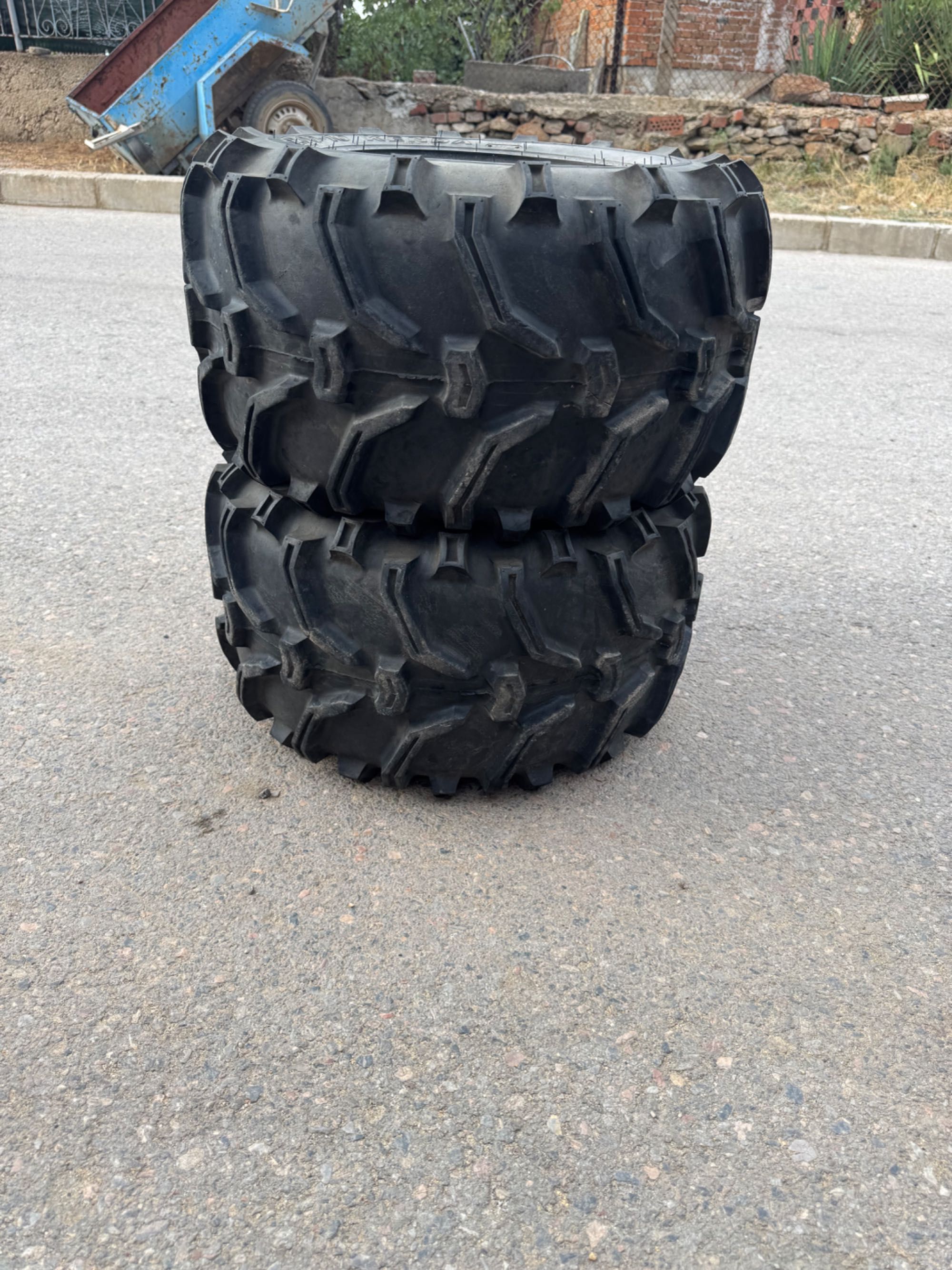 Продавам гуми за атв