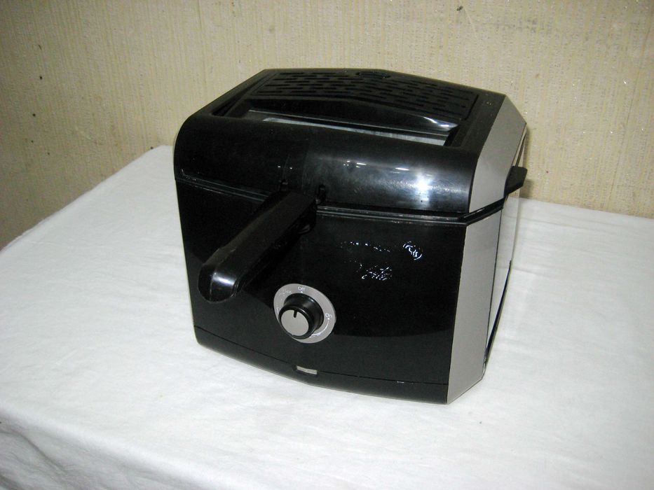 Фритюрница 3лт оригинал отличном рабочим состоянии!