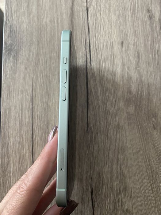 iPhone 15 green 128GB
