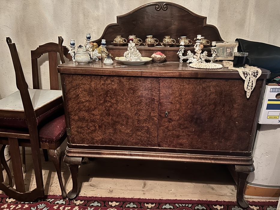 Mobila veche de peste 100 de ani . Din nuc