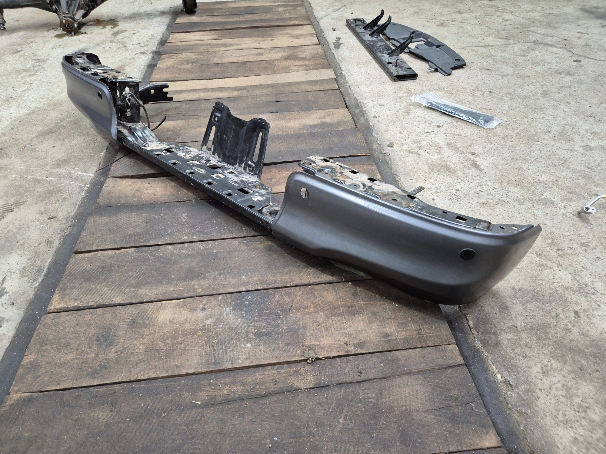 Bara spate originala fara coltare Toyota Hilux 2017-2024