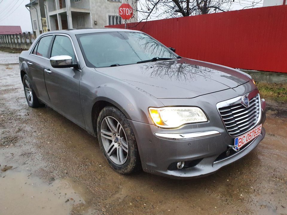 Dezmembrez Lancia THEMA Chrysler 300C 2011 motor 3.0d 239cp cod EXF euro 5 usa portiera stanga dreapta fata spate bara macara geam turbina injector aripa oglinda dezmembrari piese caseta de directie