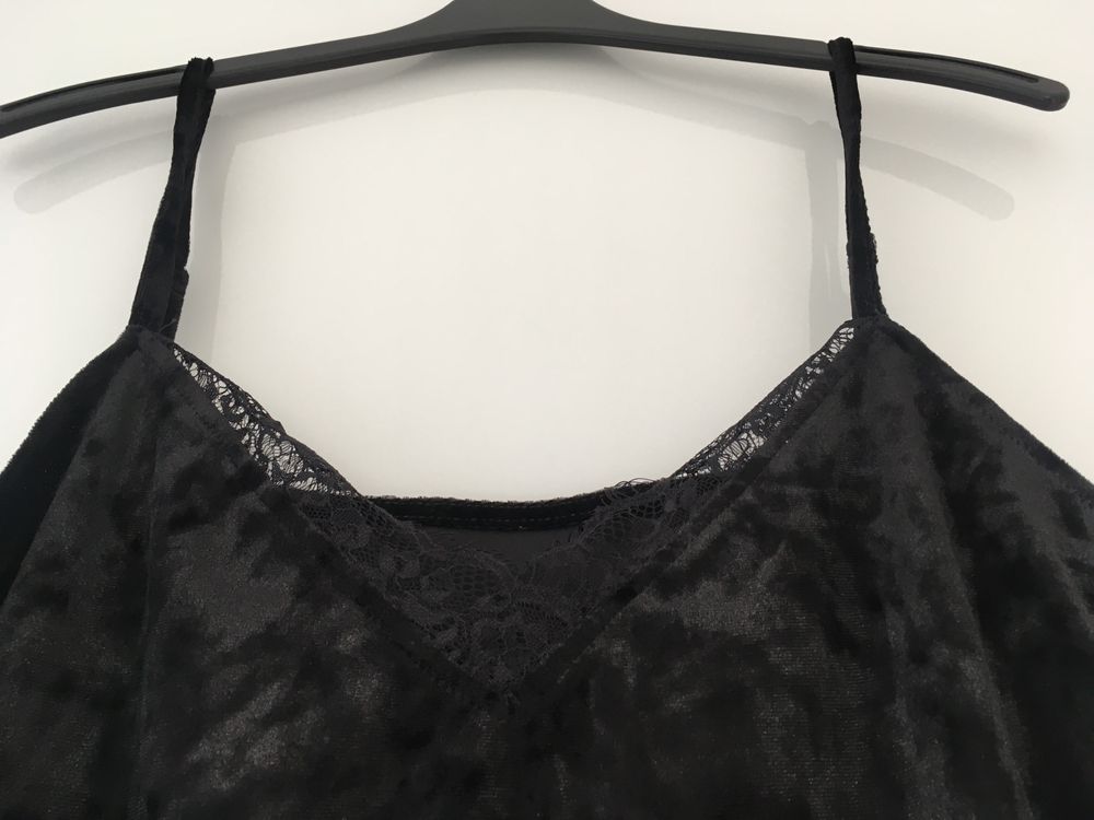 maieu din catifea neagra cu dantela