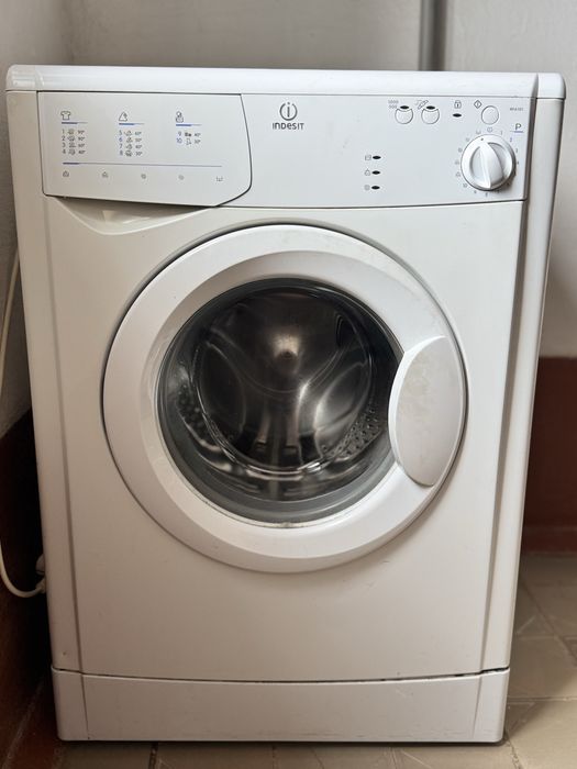 Продается стиральная машинка автомат в рабочем состоянии.