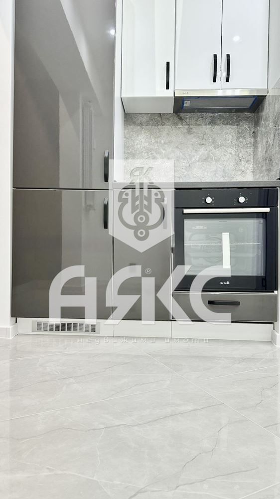 Продаваме двустаен апартамент в кв. Надежда 4