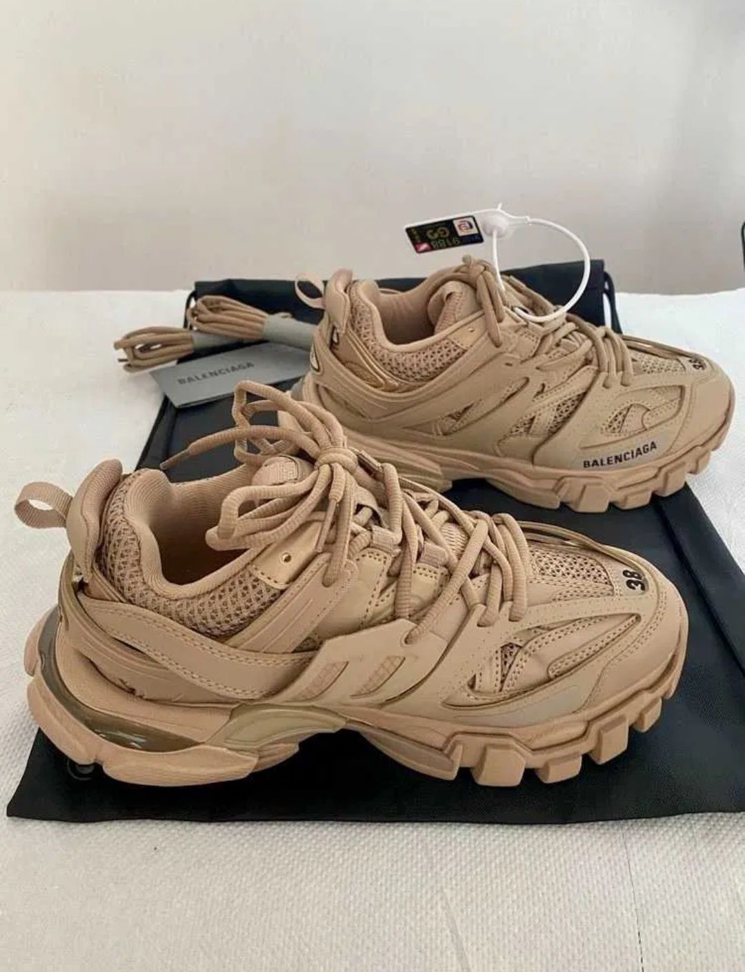 Balenciaga Track Бежов