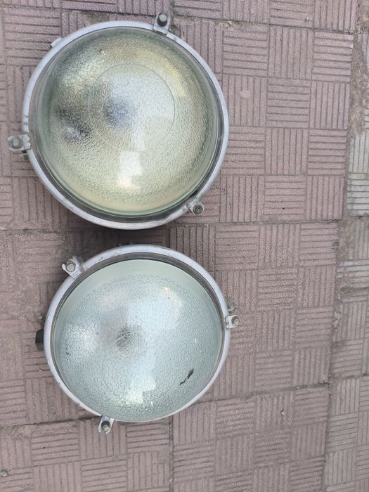 Лампа влагонеприницаемоя