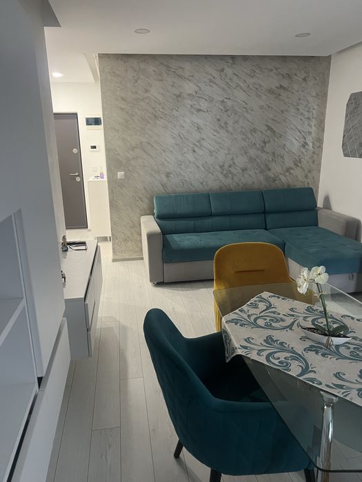 Vand apartament cu doua camere tip studio