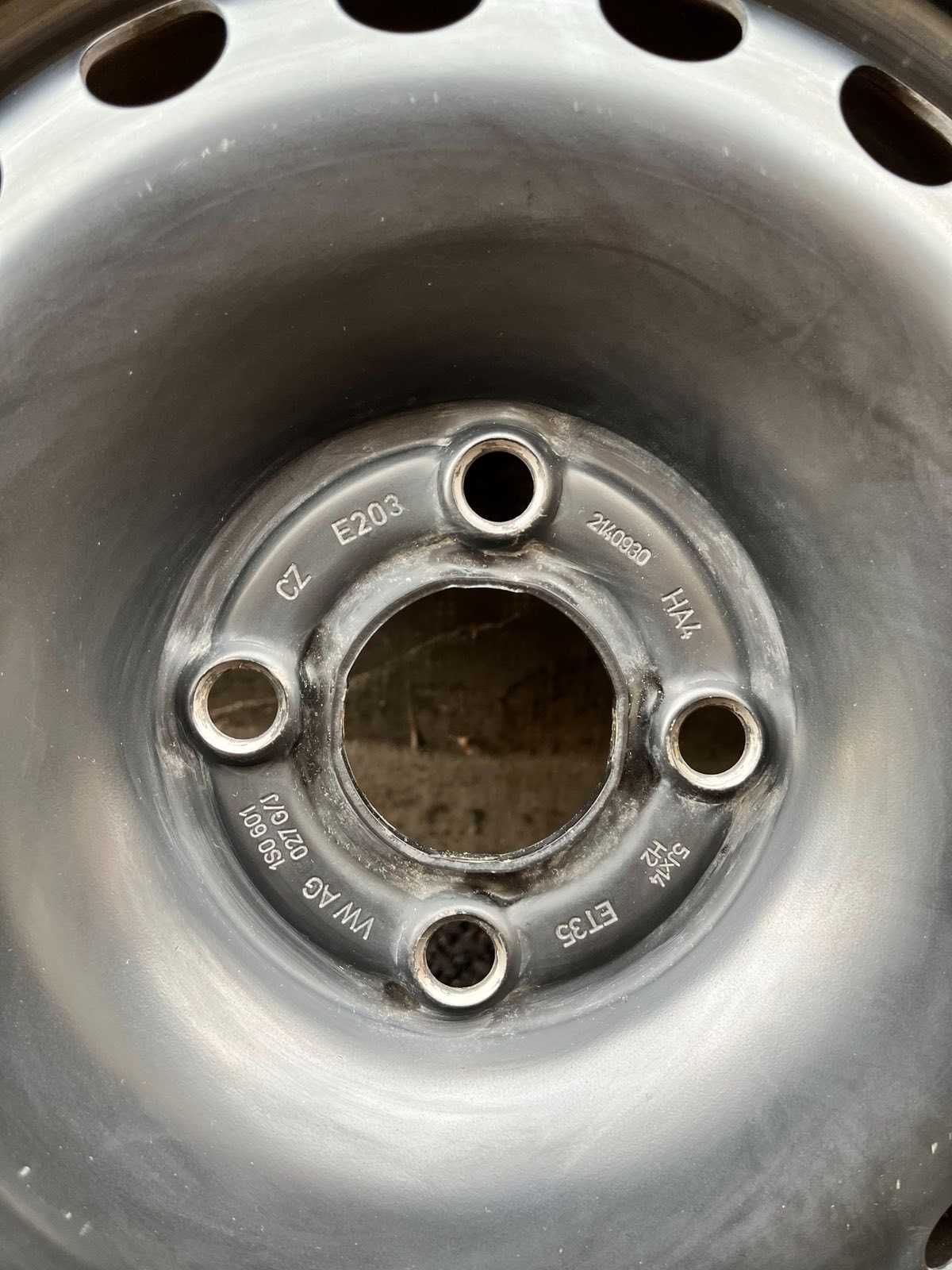 Джанти със зимни гуми 175/70 14 VW AG фолксваген 4бр