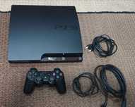 Sony PlayStation Slim 3, 2 djoystiklar bilan. Ideal holatda.
