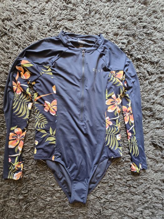 Vând costum baie mânecă lungă, nou mărimea xl