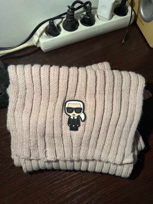 Шал и шапка Karl Lagerfeld