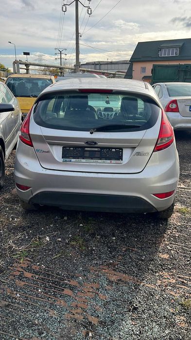 Dezmembrez la pret avantajos autoturism Ford Fiesta