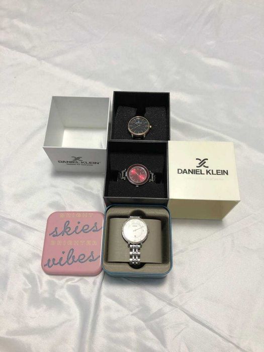 Ocazie: 3 ceasuri. 1 Fossil + 2 Daniel Klein. 1000 Ron