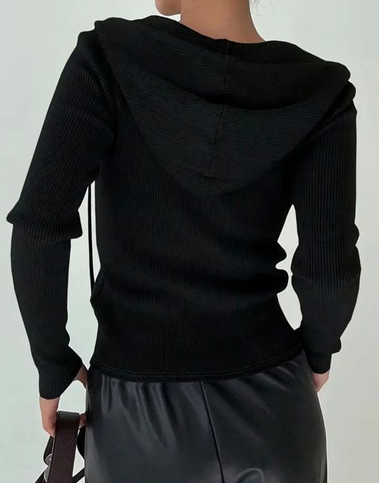 Bluza din catifea neagra