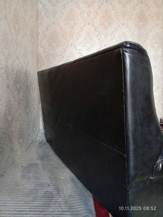 Divan sotiladi. Mebel holati yaxshi.