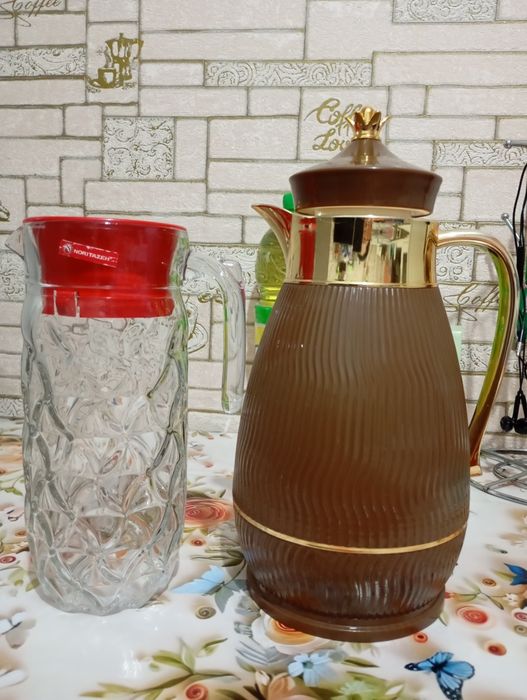 Графин для воды и термос.