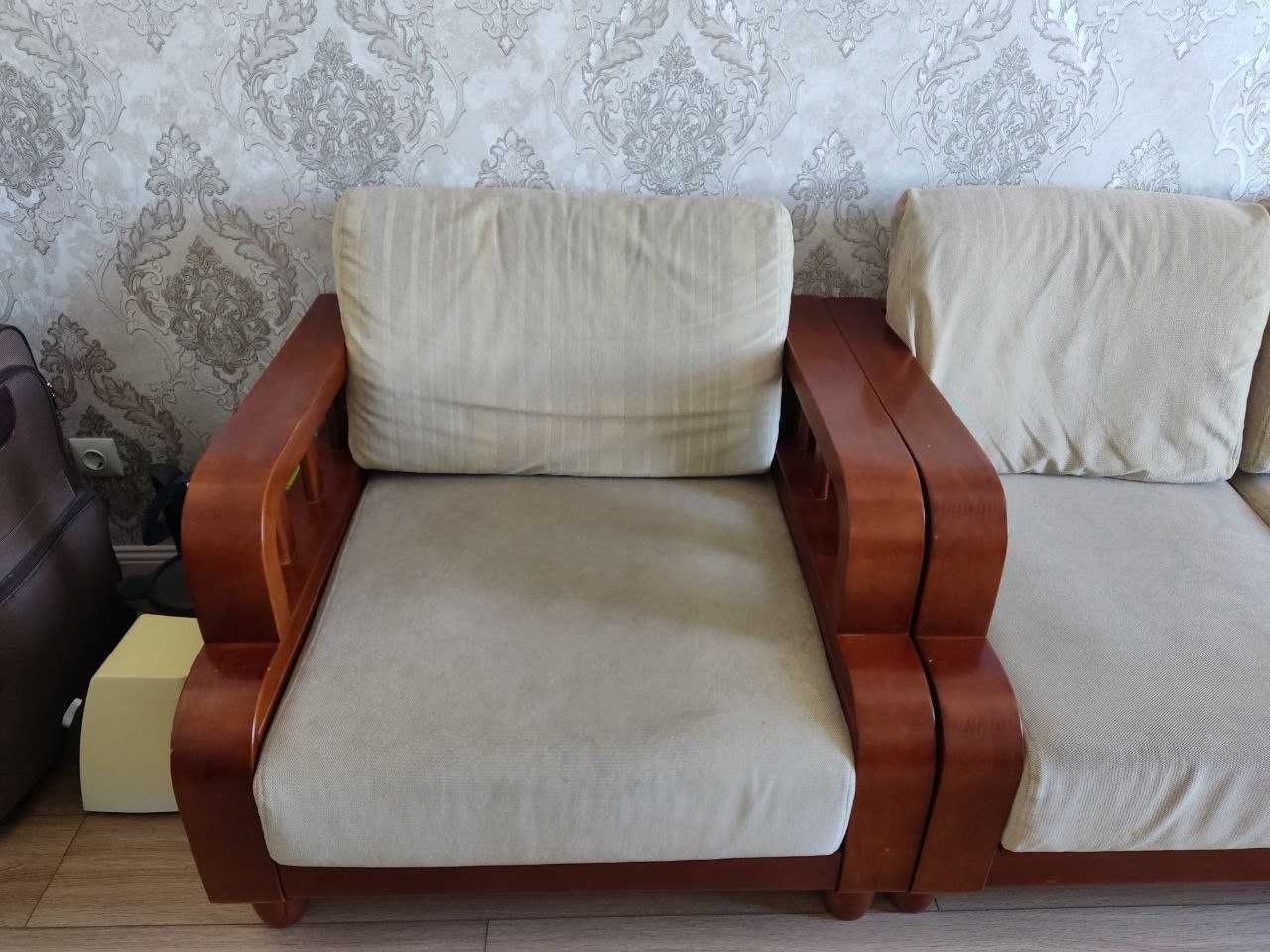 Диван и кресло из качественного дерево. Сделано в Китае.