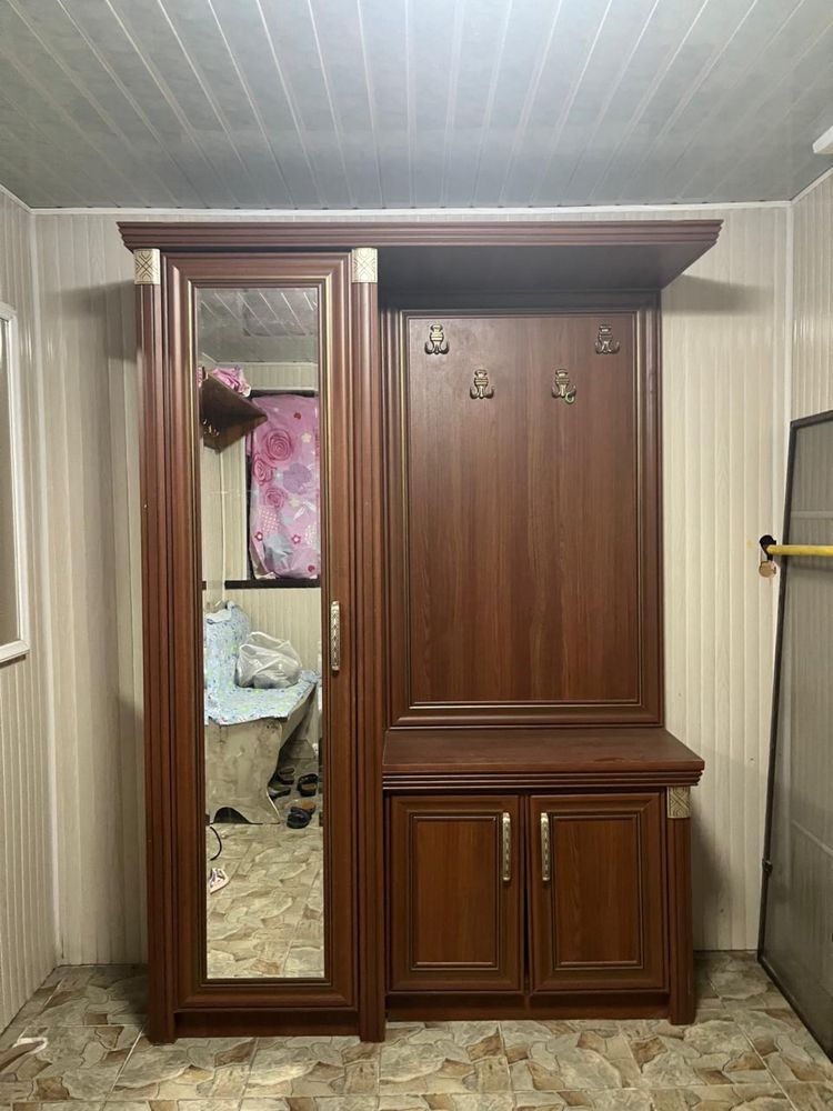 Шкаф в прихожую Б/У