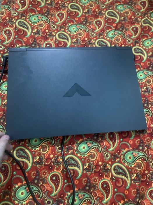 Продается ноутбук Vintus и комплект клавиатура и мышка отдельно