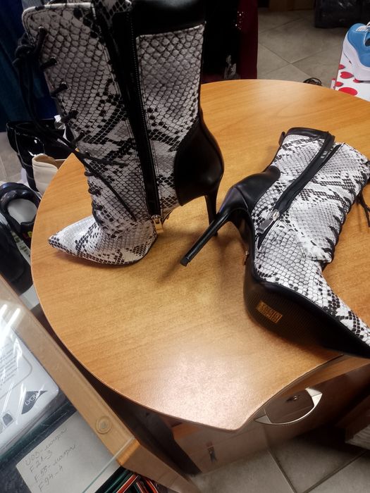 Дамски ботуши с ток