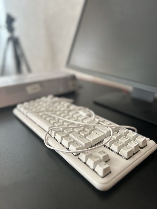 Продаю Logitech клавиатура