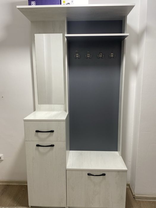 Продаётся б/у прихожый шкаф