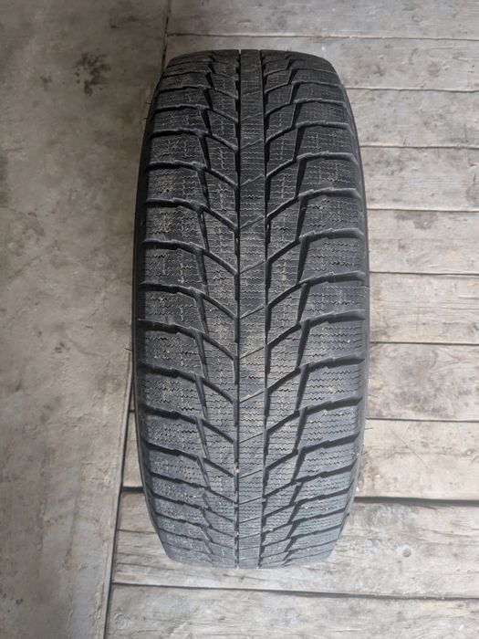 Продаю зимний баллон трианжл 195/65R15 липучка состояние новое 2 штук