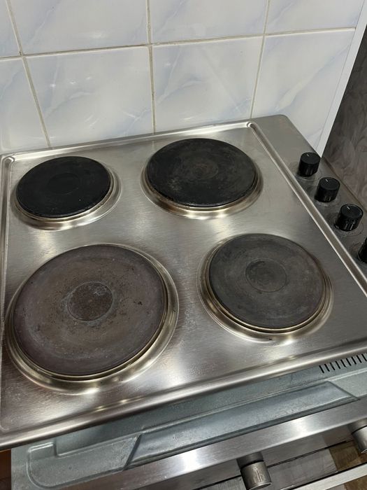 Продам элеткро плиту срочно