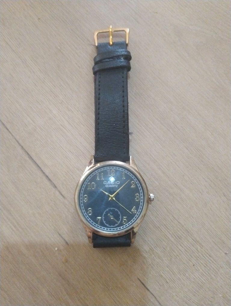 Продам часы CASIO QUARTZ