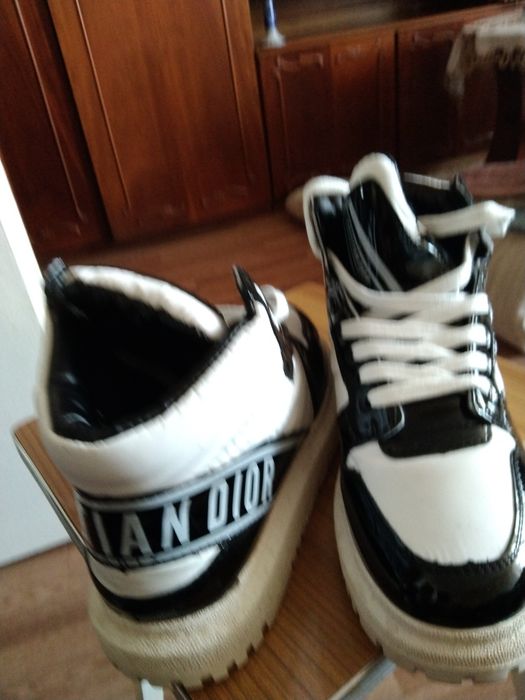 Продам зимние кроссовки