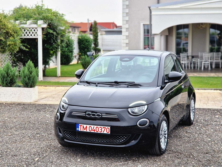 Fiat 500E Action