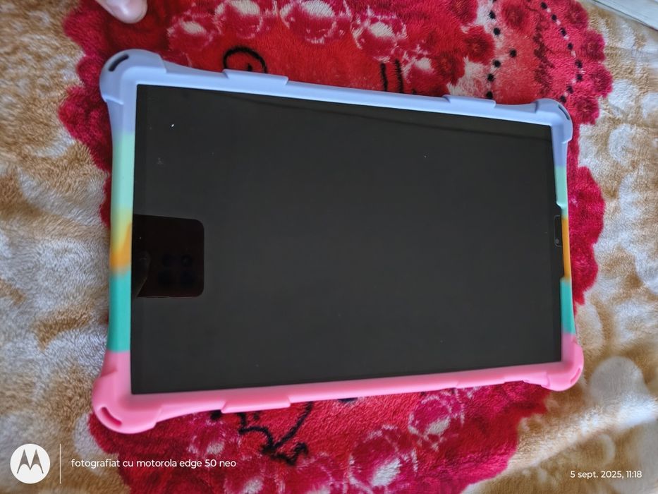 Vând tableta Lenovo