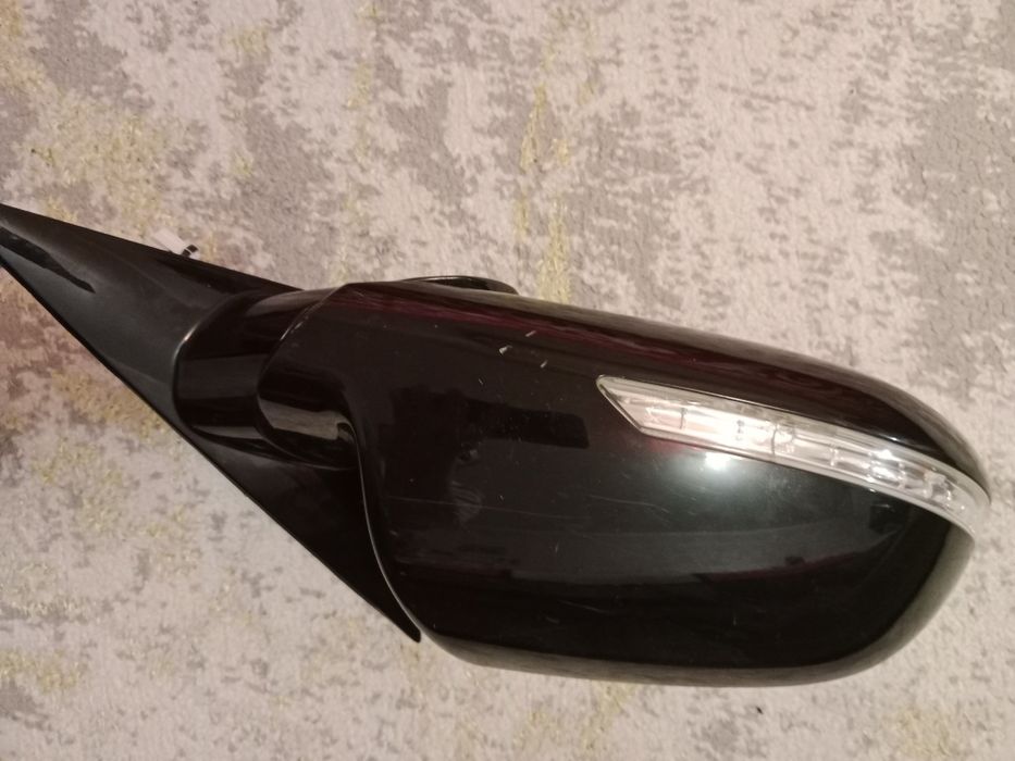 Зеркало на kia k7. Боковое с поворотники и складывается.