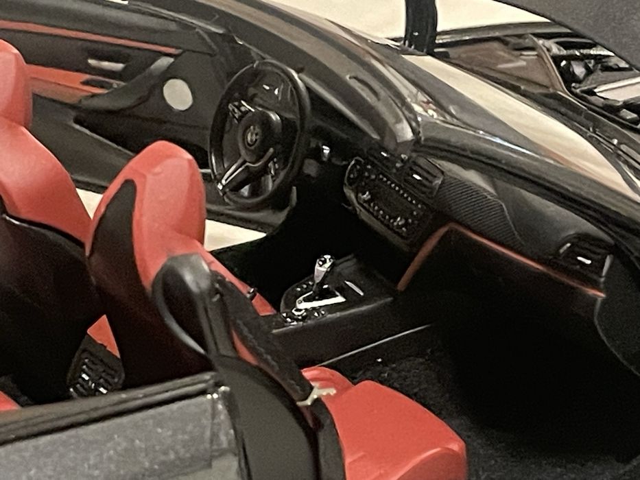 BMW F 33 1/18 Paragon