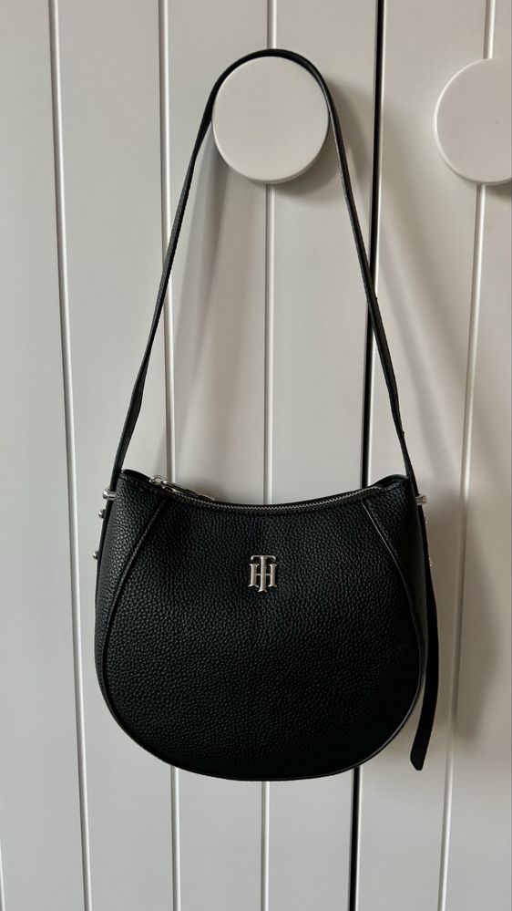 Tommy Hilfiger черна дамска чанта