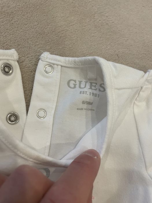 Оригинална бебешка рокля GUESS