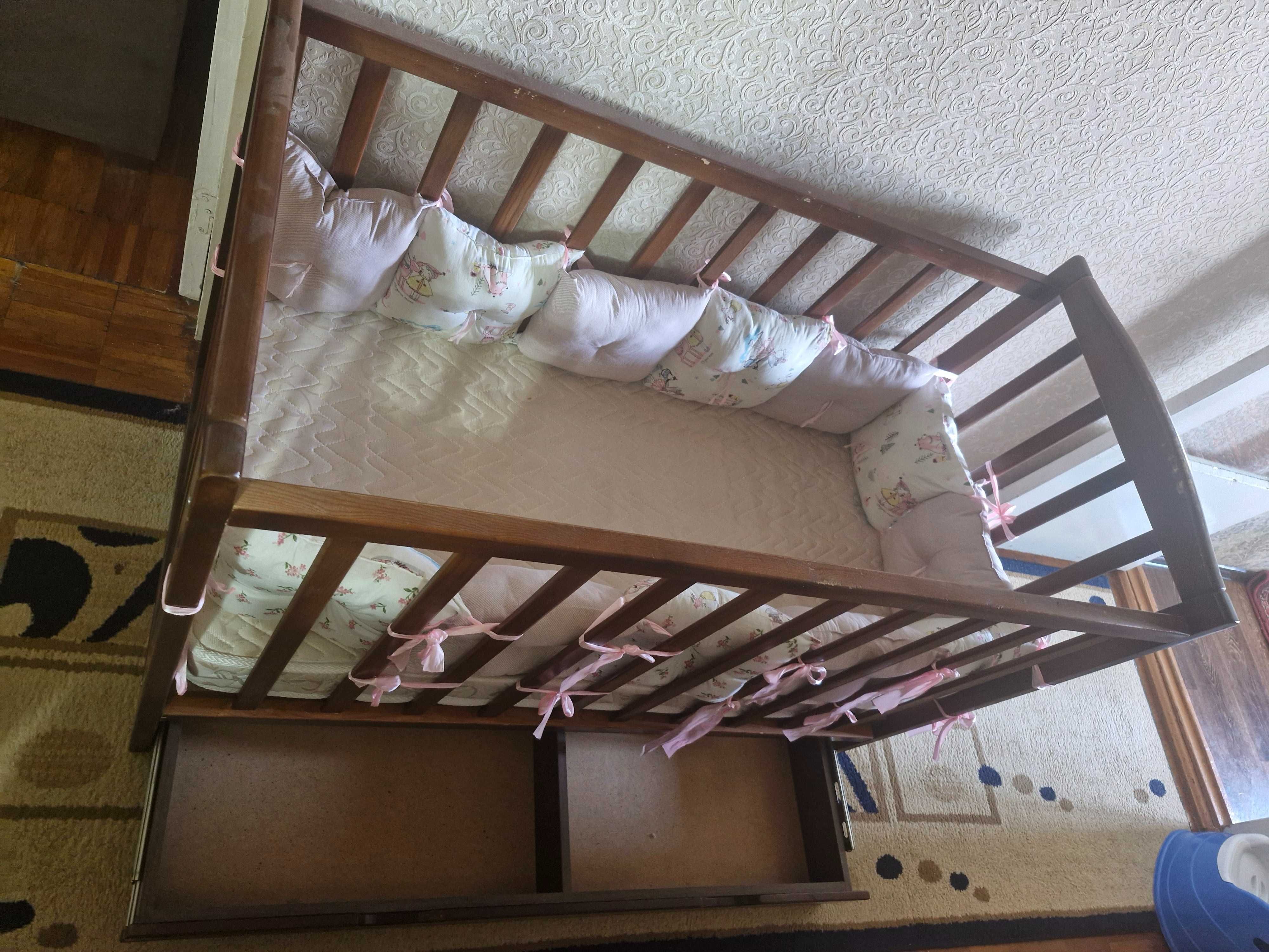 Продаю детскую кроватку