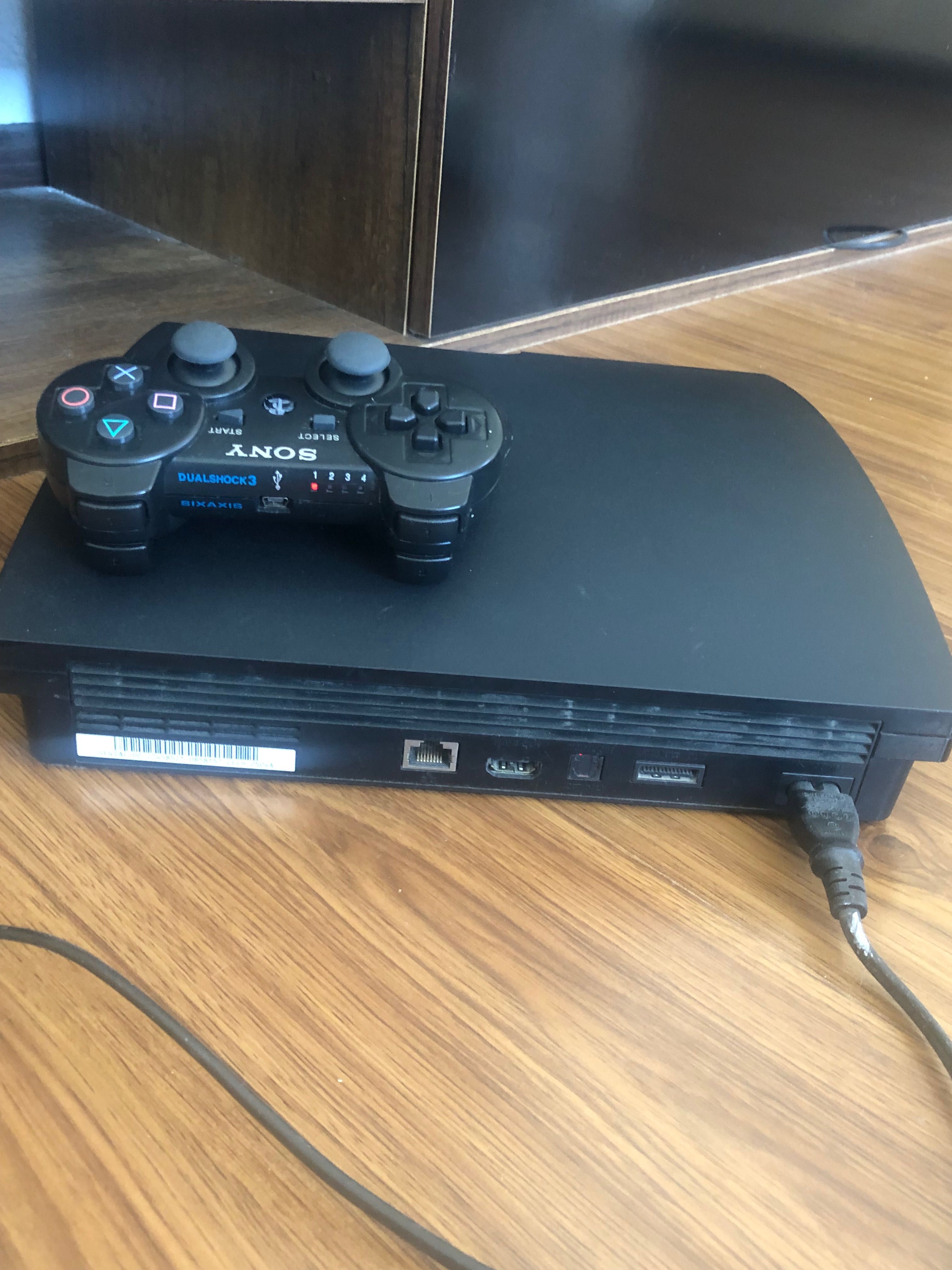 Продавам PlayStation 3