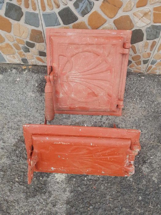Vând uși de sobă