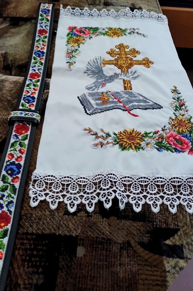 Broderie manuală traditionala cu tematica religioasă