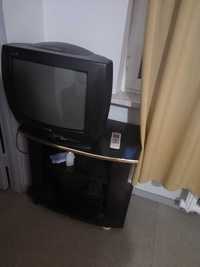 Шкаф сухой, чистый , телевизор с тумбой бесплатно