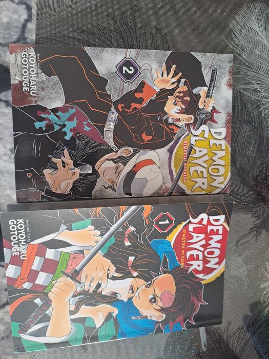 Продавам манга Demon Slayer vol 1 и 2