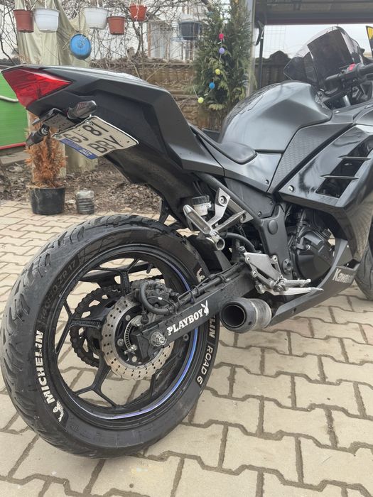Kawasaki ninja 300 ABS.  Legal A2