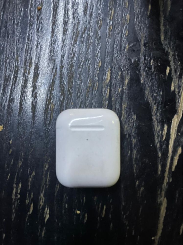 Продам airpods 1