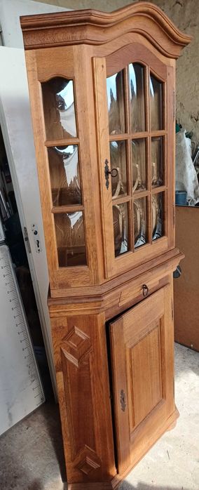 Цената е за брой.
Две ъглови витрини